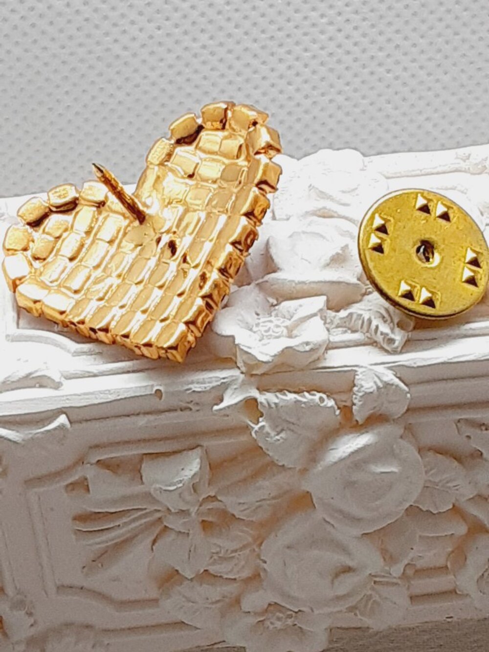 New patriotic heart Put'em Pin - Picture 3 of 6